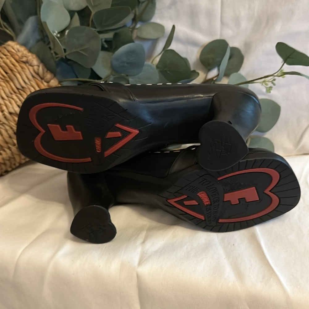 John Fluevog | Women's | Black/Cream | stitching | 9 | Mary Jane | heel| loafers - Picture 9 of 16